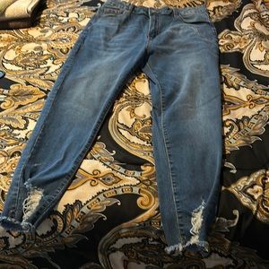 I’m selling blue jeans size 14